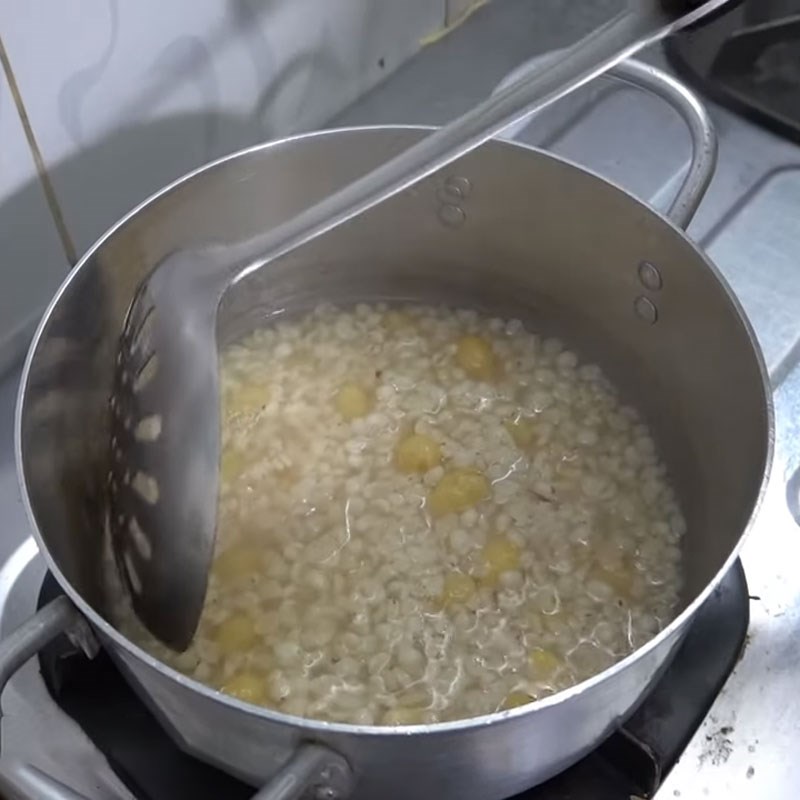 Bước 2 Hầm bo bo và bạch quả Chè mủ trôm bạch quả