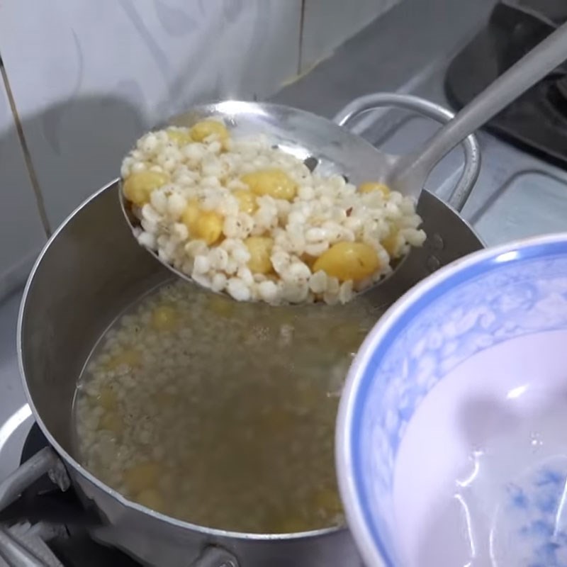 Bước 2 Hầm bo bo và bạch quả Chè mủ trôm bạch quả