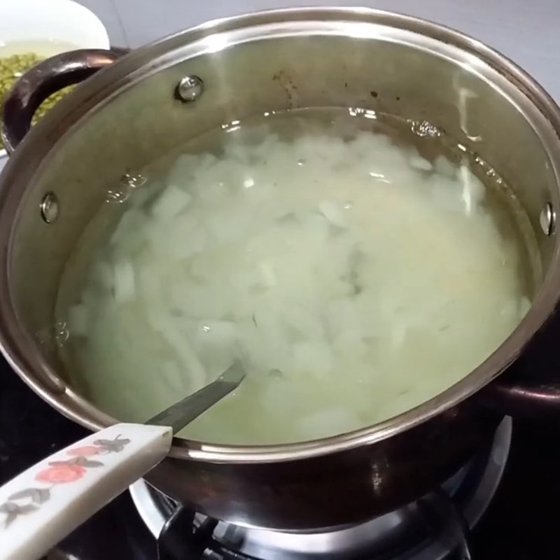 Bước 2 Sơ chế nha đam Chè hạt sen nha đam đậu xanh