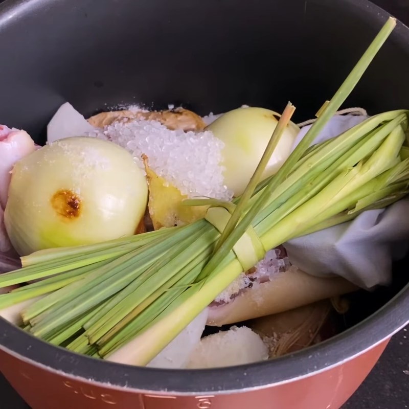Bước 3 Hầm nước dùng bò Lẩu bò thập cẩm