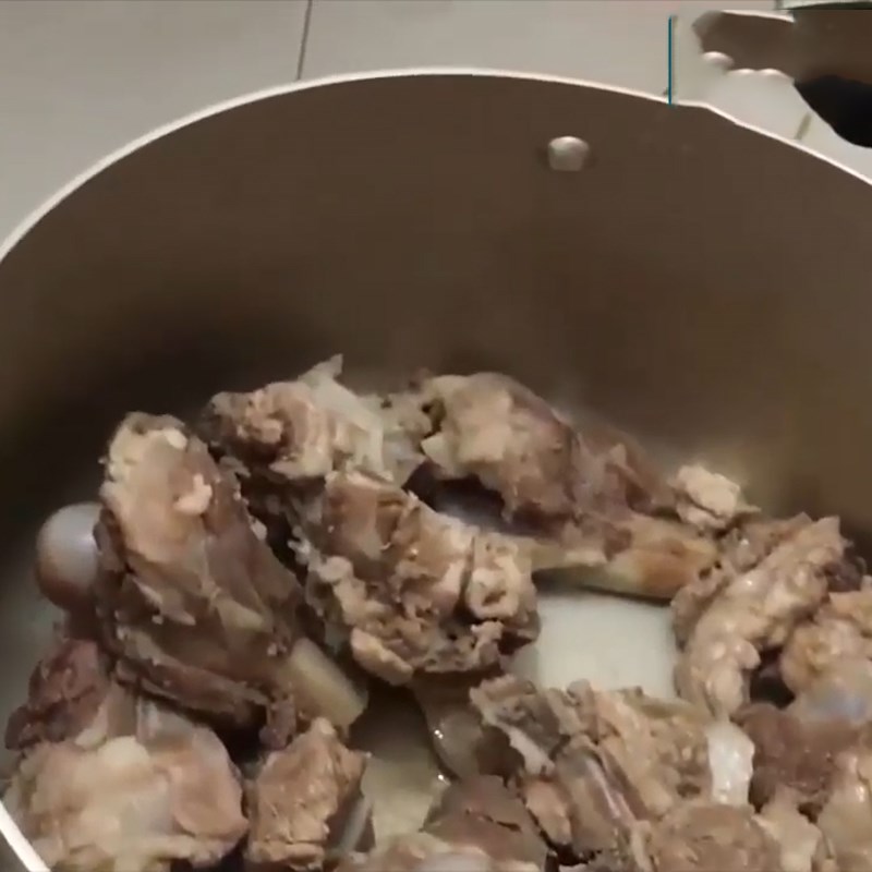Bước 2 Hầm xương Bánh canh xương heo