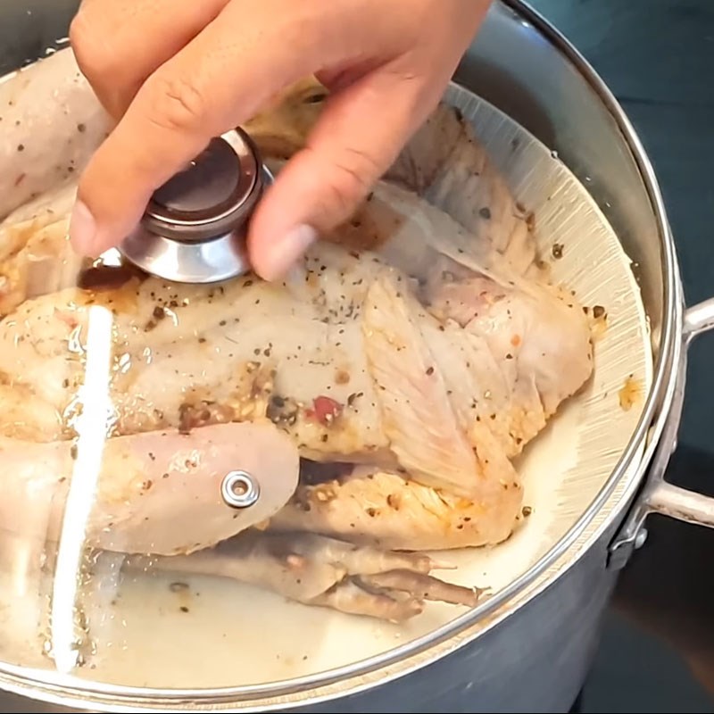 Bước 3 Hấp gà Gà hấp tỏi