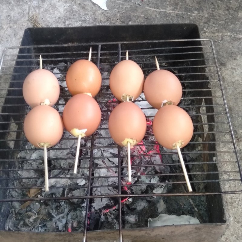 Bước 4 Hấp và nướng trứng gà Trứng gà nướng bằng bếp than