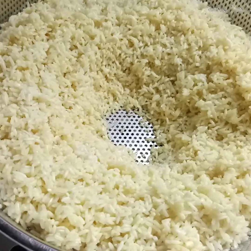 Bước 2 Hấp xôi Xôi gà chiên nước mắm