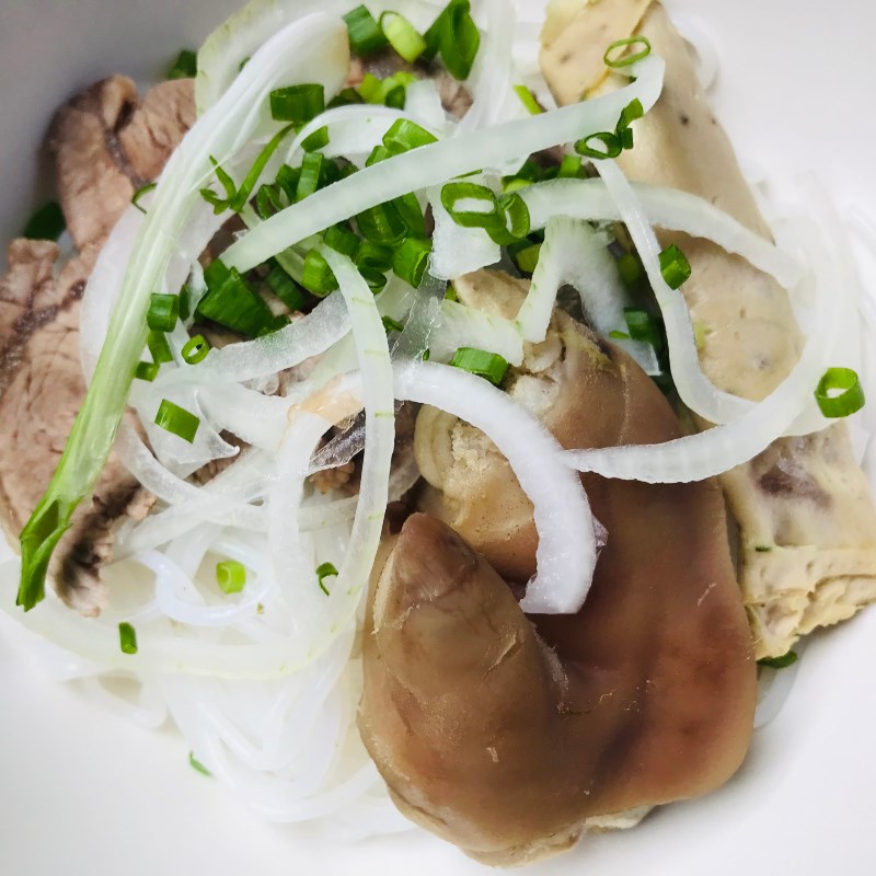 Bước 5 Hoàn thành Bún bò giò heo