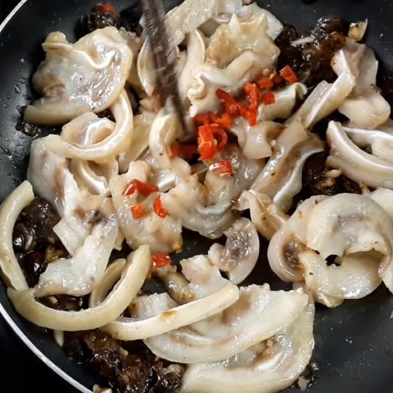 Bước 3 Hoàn thành Tai heo xào chua ngọt