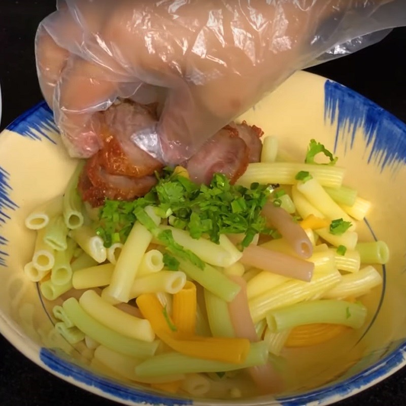 Bước 5 Hoàn thành Nui sườn heo thịt xá xíu