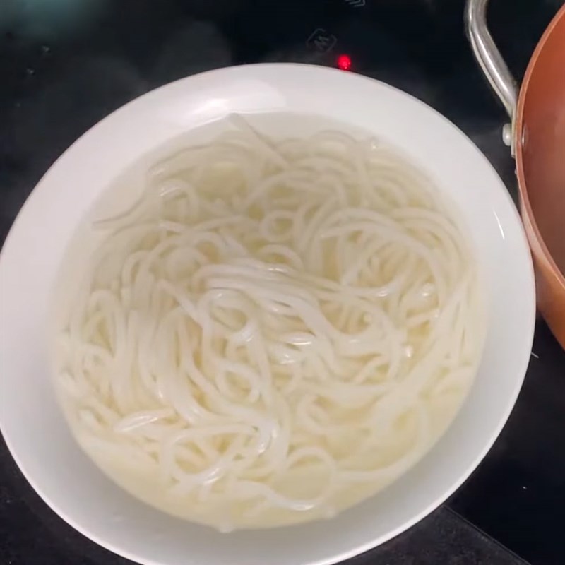 Bước 6 Hoàn thành Bún bò chả cua