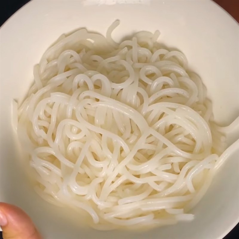 Bước 6 Hoàn thành Bún bò chả cua