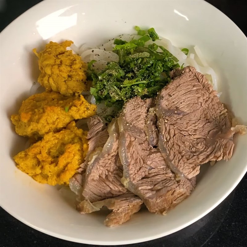Bước 6 Hoàn thành Bún bò chả cua