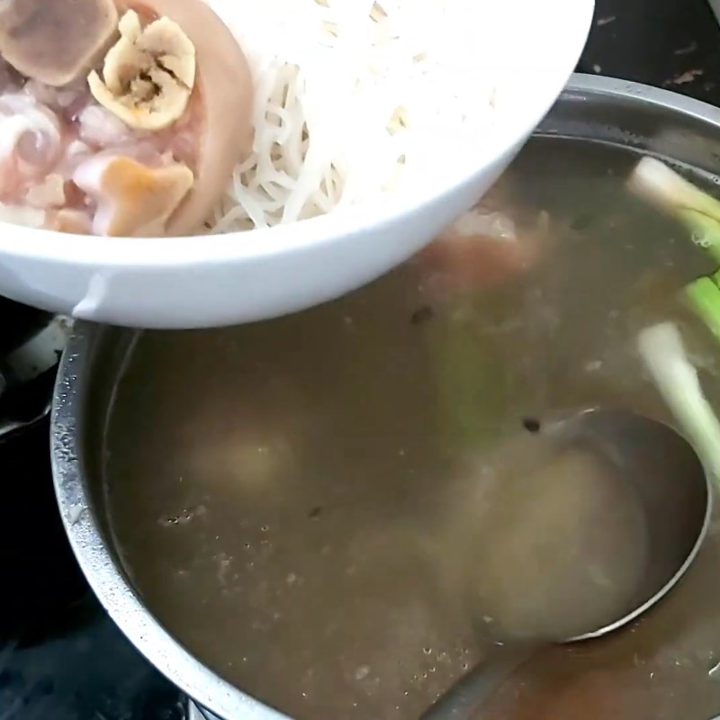 Bước 5 Hoàn thành Hủ tiếu giò heo