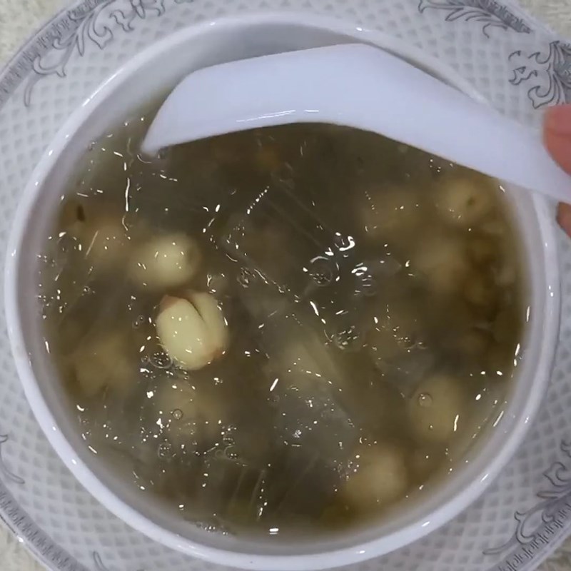 Bước 4 Hoàn thành Chè hạt sen nha đam đậu xanh