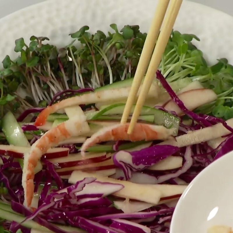 Bước 5 Hoàn thành Salad táo với tôm