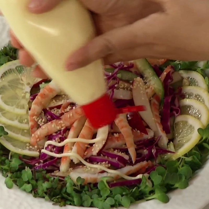 Bước 5 Hoàn thành Salad táo với tôm