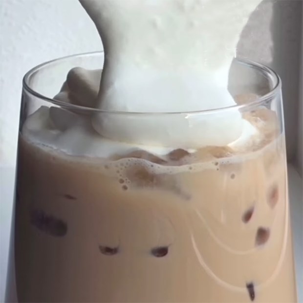 Bước 3 Hoàn thành Trà sữa kem phô mai (không có cream cheese)