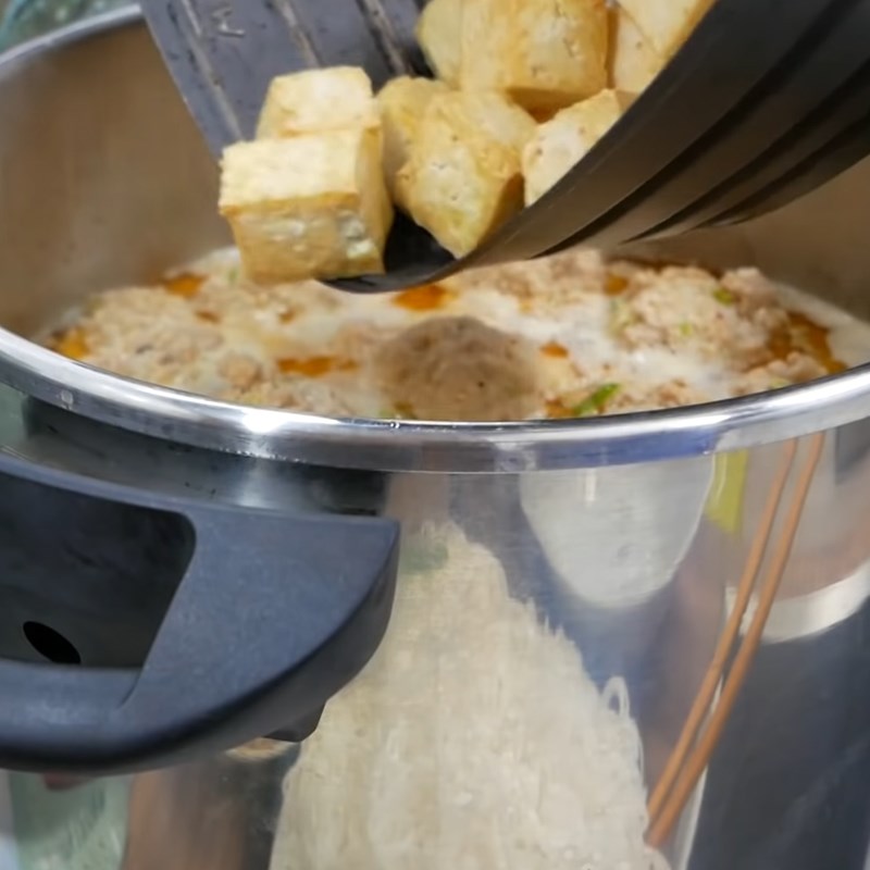 Bước 6 Hoàn thành Bún riêu cua bằng cua hộp