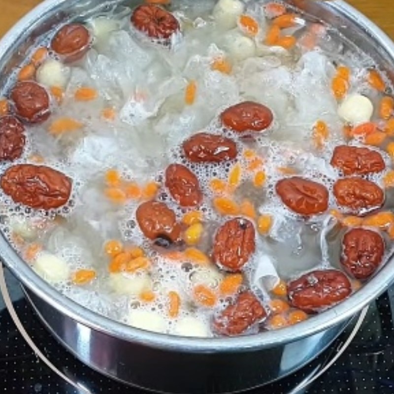 Bước 4 Hoàn thành Chè hạt sen nấm tuyết