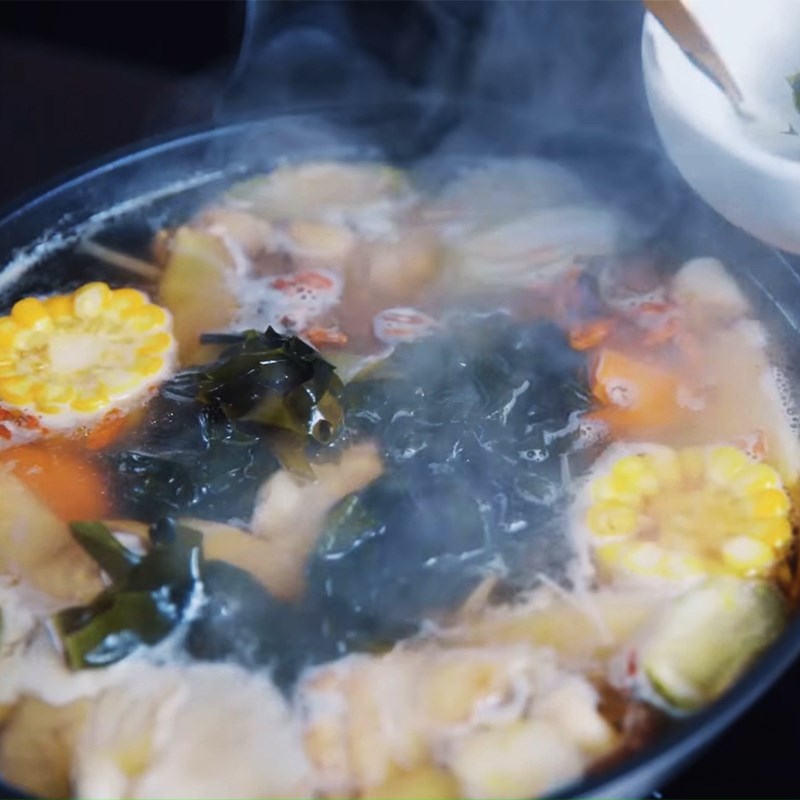 Bước 5 Hoàn thành Mì udon hải sản rau củ