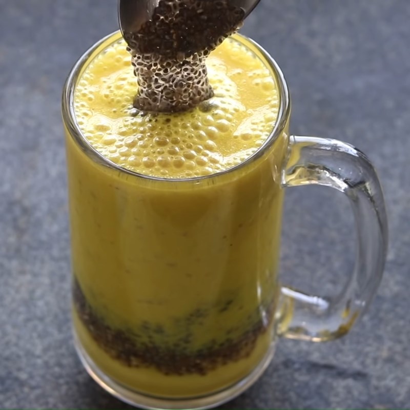 Bước 5 Hoàn thành Sinh tố dứa (thơm) hạt chia