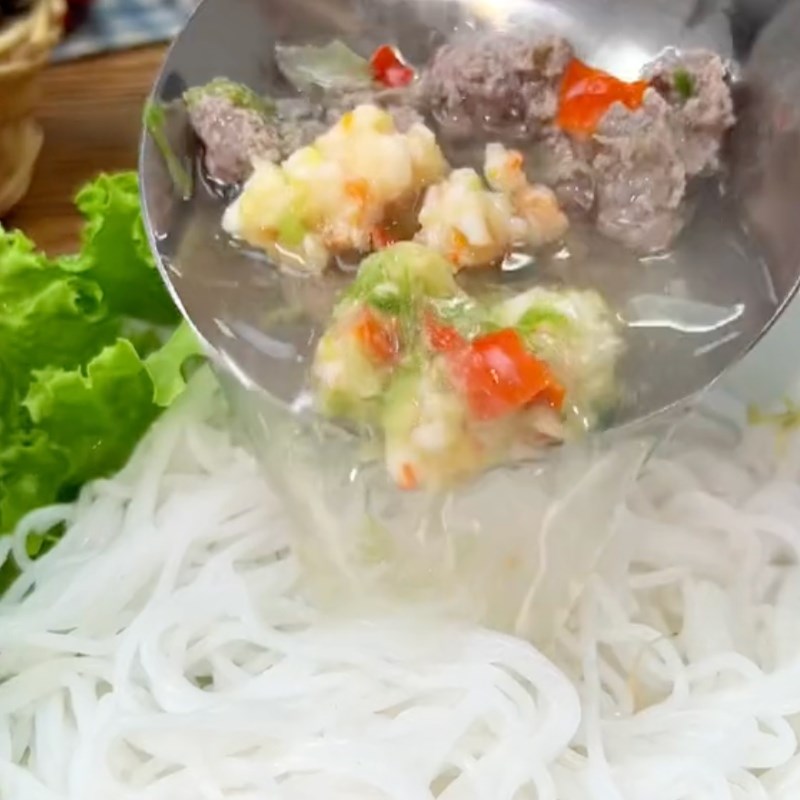 Bước 4 Hoàn thành Bún nước lèo (Công thức được chia sẻ bởi Tiktok Cách Nấu Ngon cùng Cách Nấu Ngon)