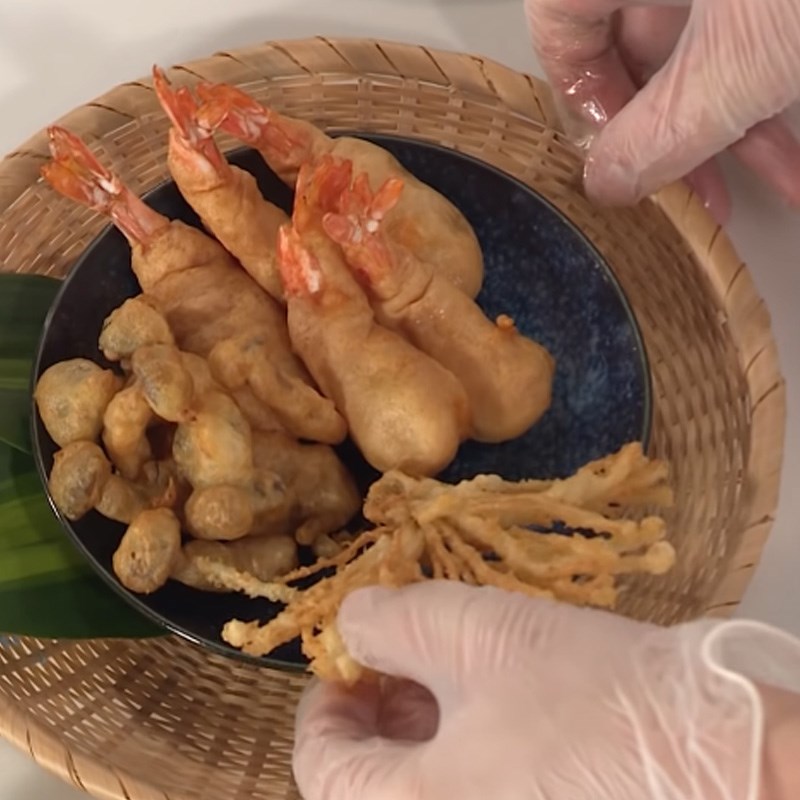 Bước 5 Hoàn thành Nấm chiên giòn sốt chanh dây