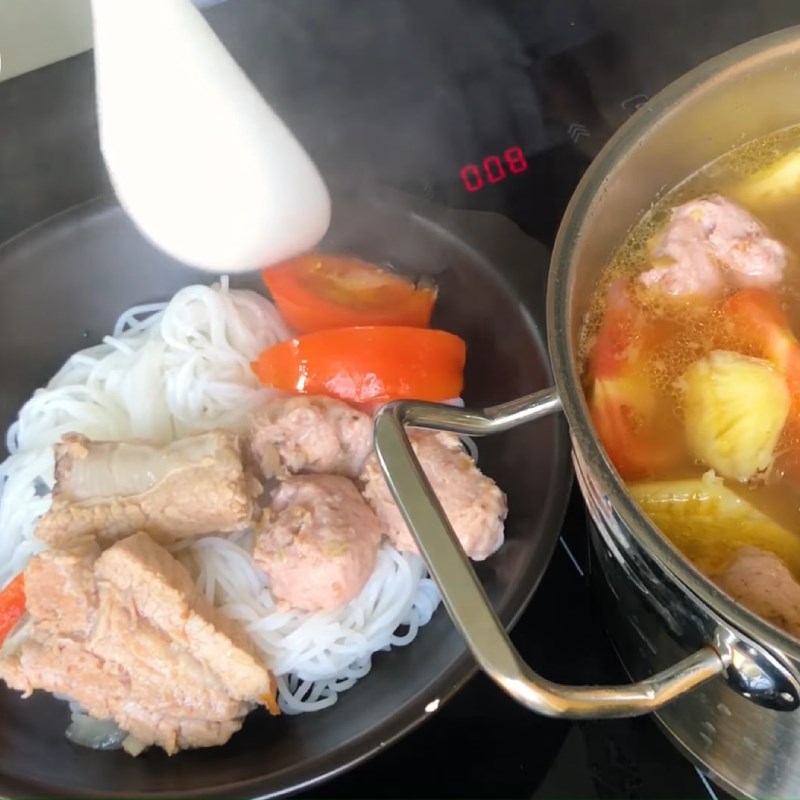 Bước 5 Hoàn thành Bún sườn chua ngọt