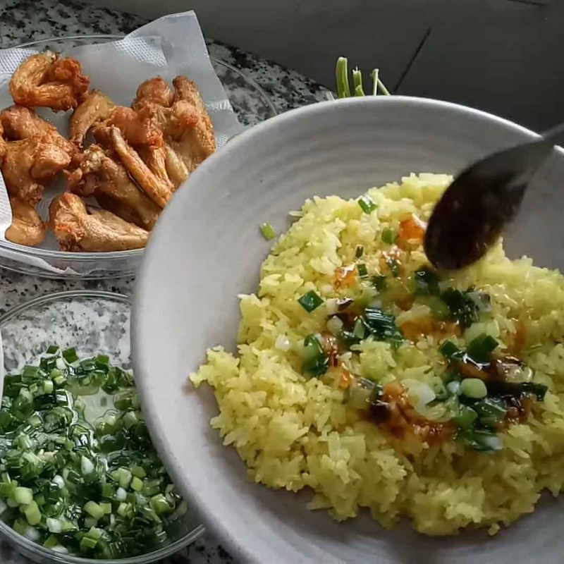Bước 5 Hoàn thành Xôi gà chiên nước mắm