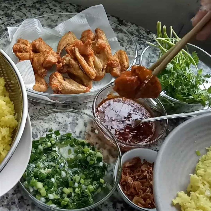 Bước 5 Hoàn thành Xôi gà chiên nước mắm