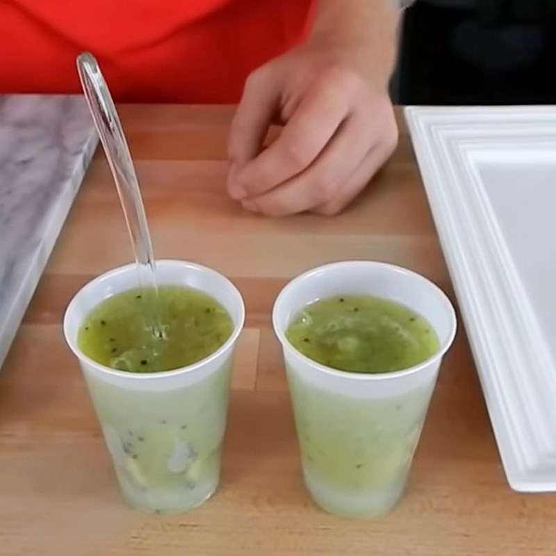 Bước 3 Hoàn thành Kem kiwi với nước trái cây