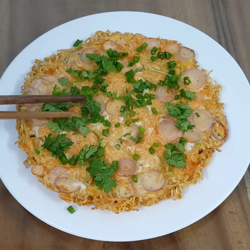 Bước 5 Hoàn thành Mì chiên trứng