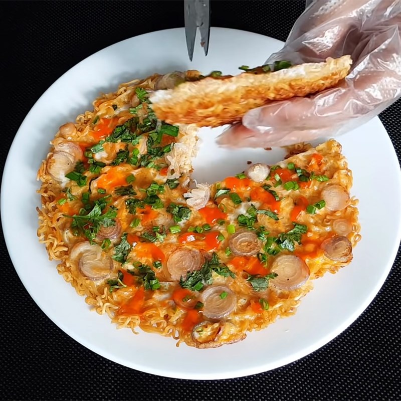 Bước 5 Hoàn thành Mì chiên trứng