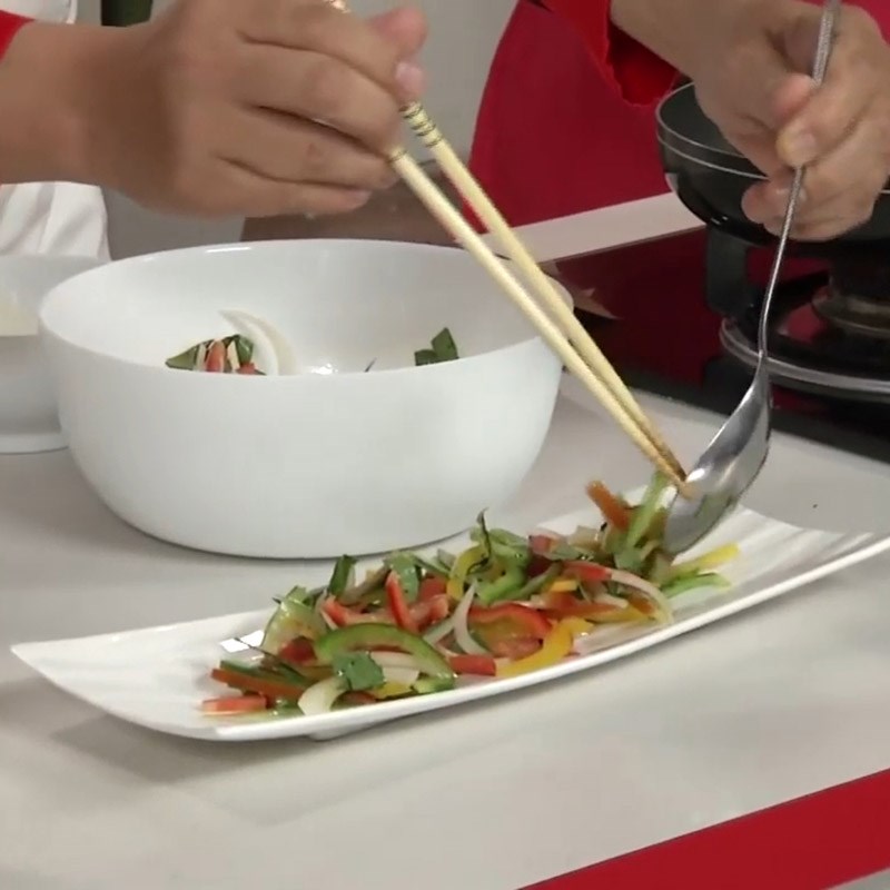 Bước 5 Hoàn thành salad Salad cá hồi húng quế