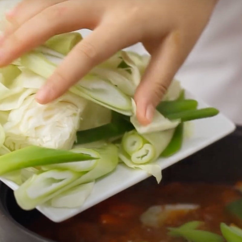 Bước 6 Hoàn thiện món ăn Gà nấu cay Hàn Quốc