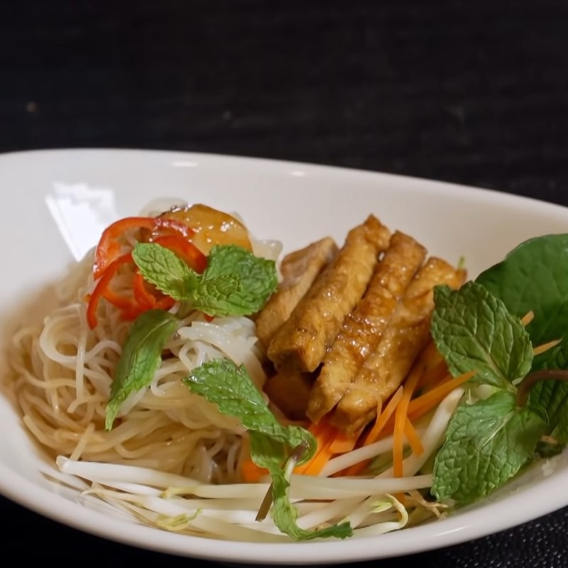 Bước 3 Hoàn thành Bún trộn chay đậu hũ