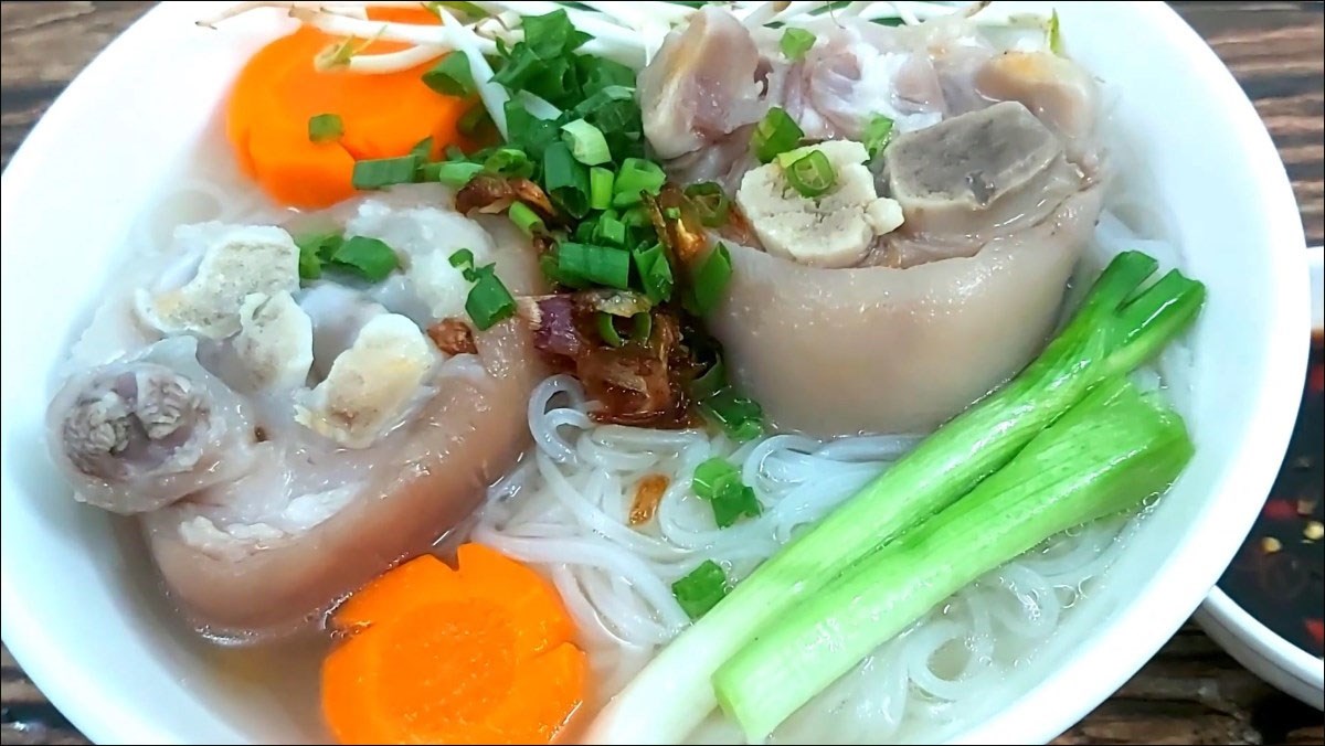 Hủ tiếu giò heo