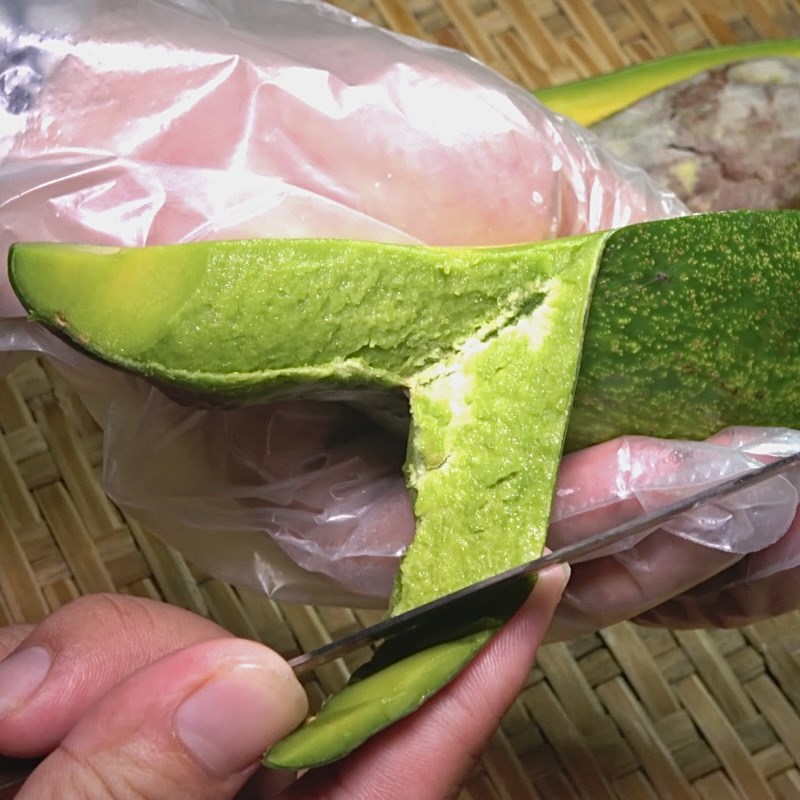 Bước 1 Sơ chế bơ Kem bơ túi
