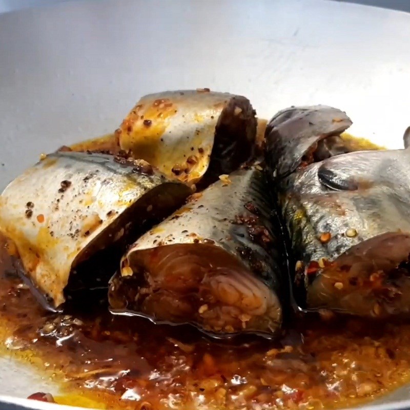 Bước 4 Kho cá Cá thu Nhật kho thơm (dứa)