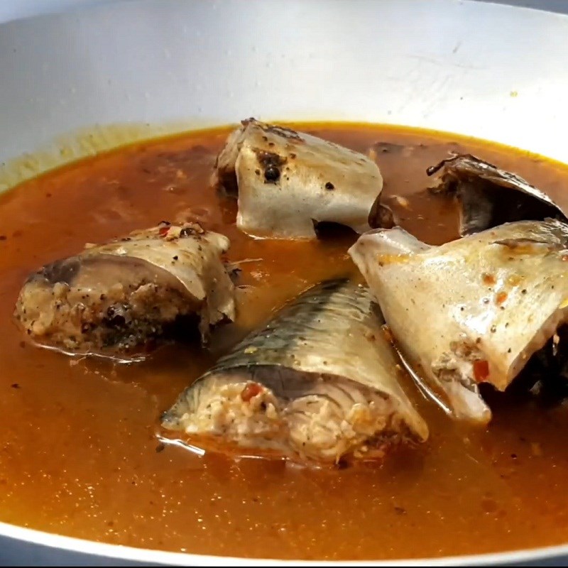 Bước 4 Kho cá Cá thu Nhật kho thơm (dứa)