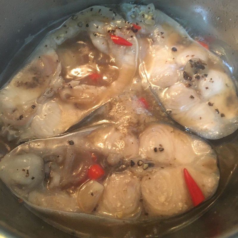 Bước 2 Kho cá Cá basa kho tiêu