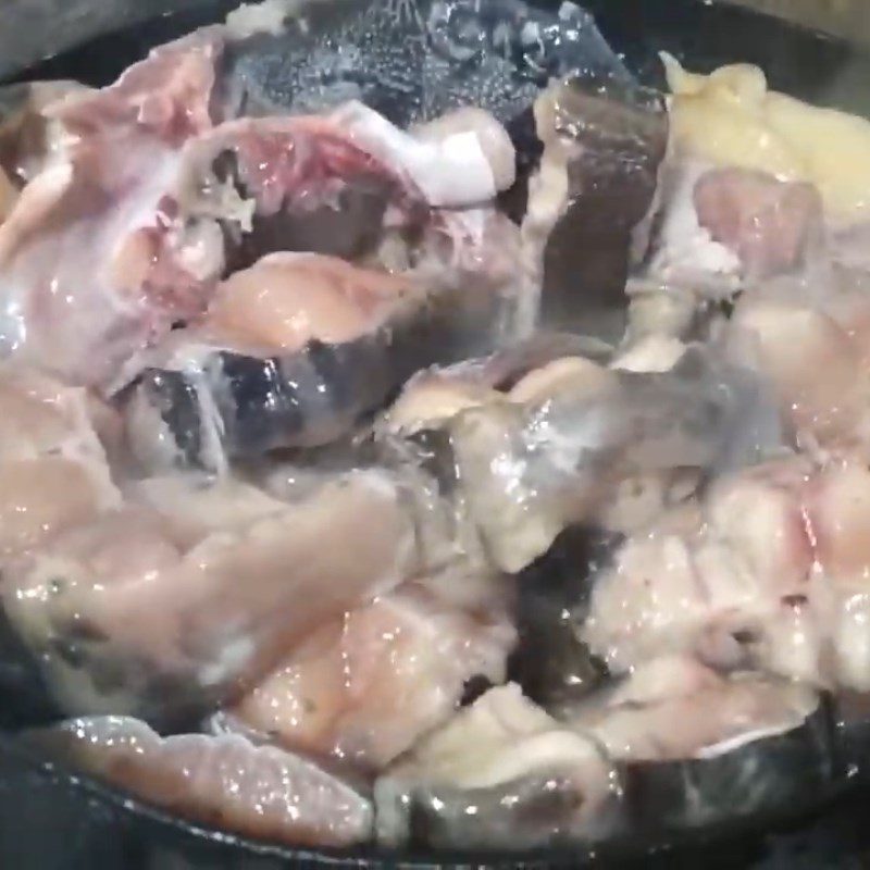 Bước 4 Kho cá Cá trê kho dưa chua