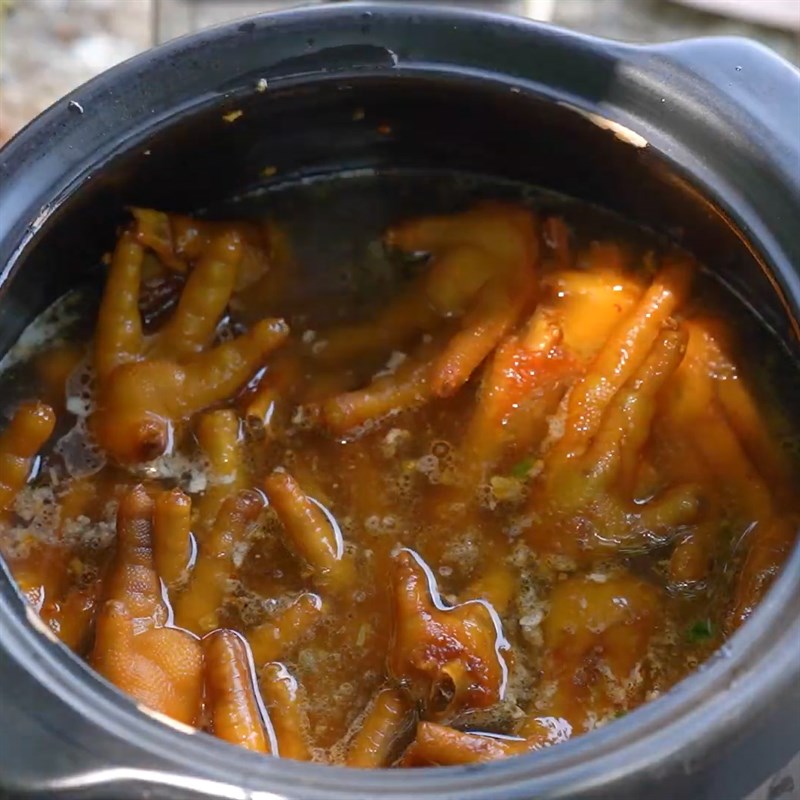 Bước 5 Kho chân gà Chân gà kho cay