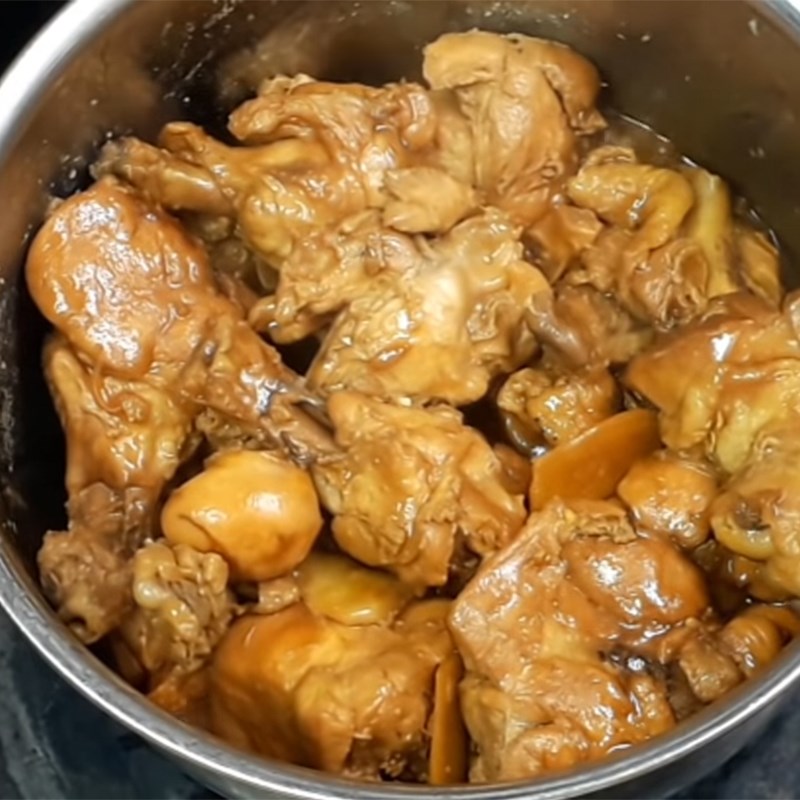 Bước 5 Kho gà Gà kho trứng cút