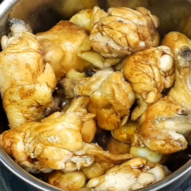 Bước 5 Kho gà Gà kho trứng cút