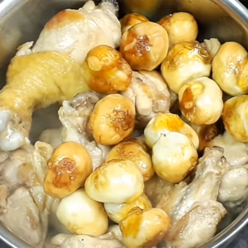 Bước 5 Kho gà Gà kho trứng cút