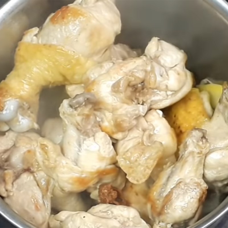 Bước 5 Kho gà Gà kho trứng cút