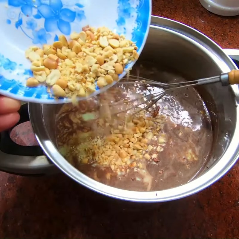 Bước 2 Khuấy socola sữa với sữa chua và đậu phộng Kem socola không cần whipping cream (kem sữa tươi)