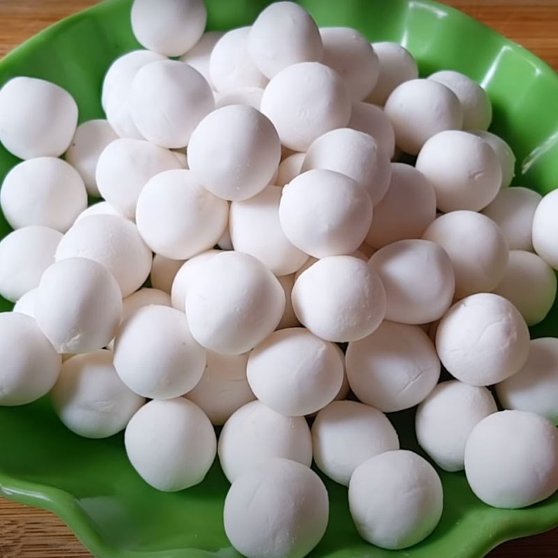 Bước 3 Làm trân châu nhân dừa Chè khoai mì trân châu nước cốt dừa