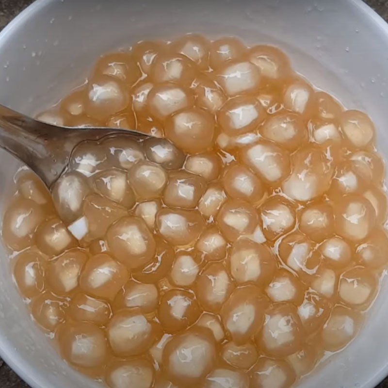 Bước 3 Làm trân châu nhân dừa Chè khoai mì trân châu nước cốt dừa
