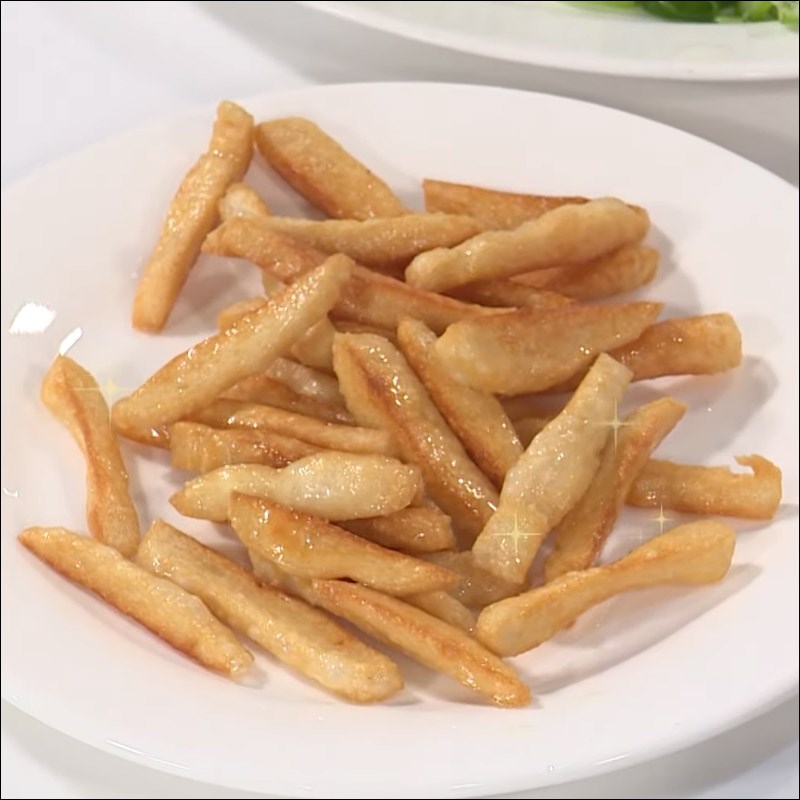 Bước 2 Chiên mì căn và luộc sơ rau củ Bắp non xào mì căn