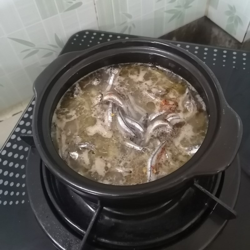 Bước 3 Làm cá cơm kho tiêu Cá cơm kho tiêu